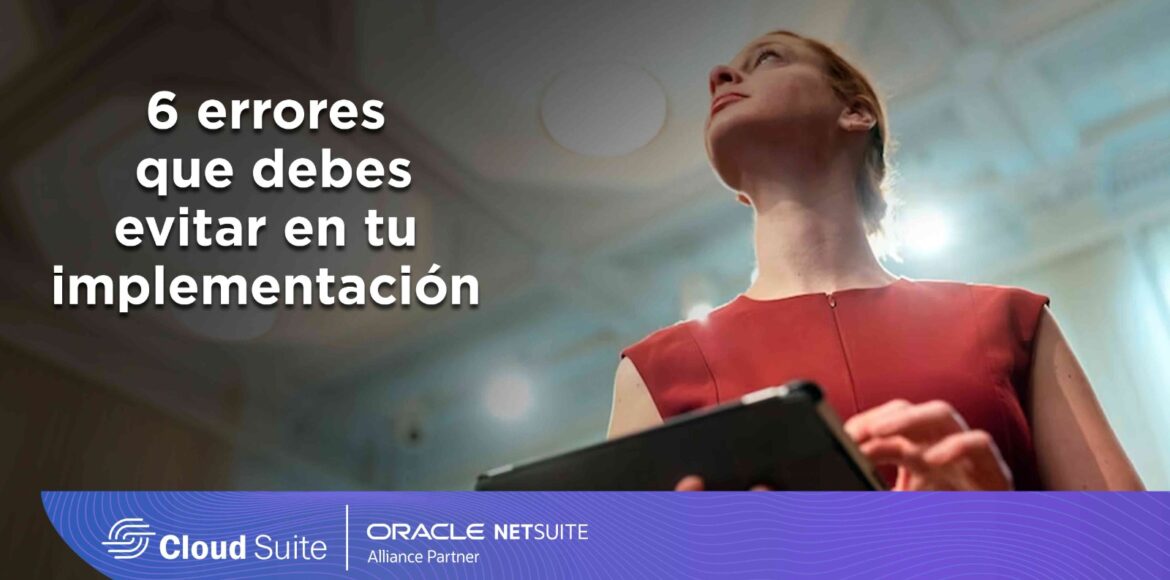 mujer revisando plan de implementacio