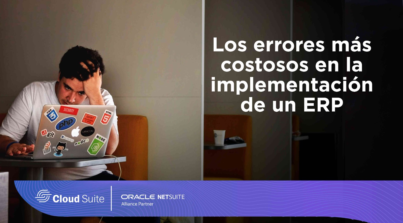 Persona frustrada en frente del computador}